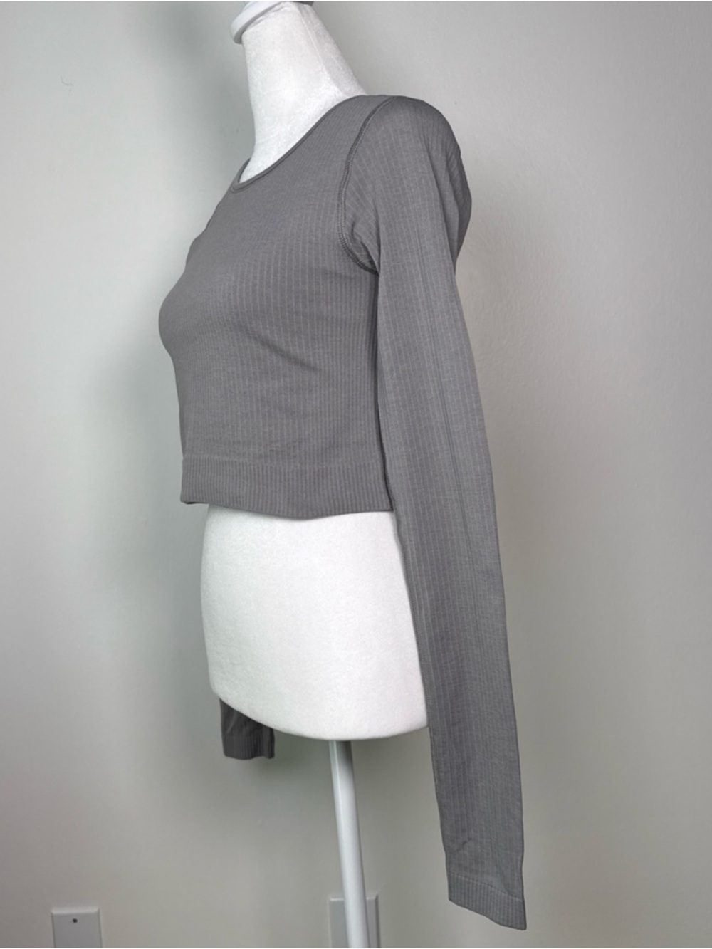 Lululemon Ebb to Street Long Sleeve Top Size 6 Gull Gray Crop Ribbed Fitted Yoga - Picture 4 of 7